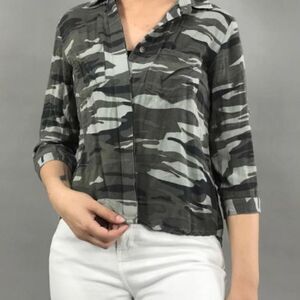 Style Envy Camouflage Green Button Up Blouse Small